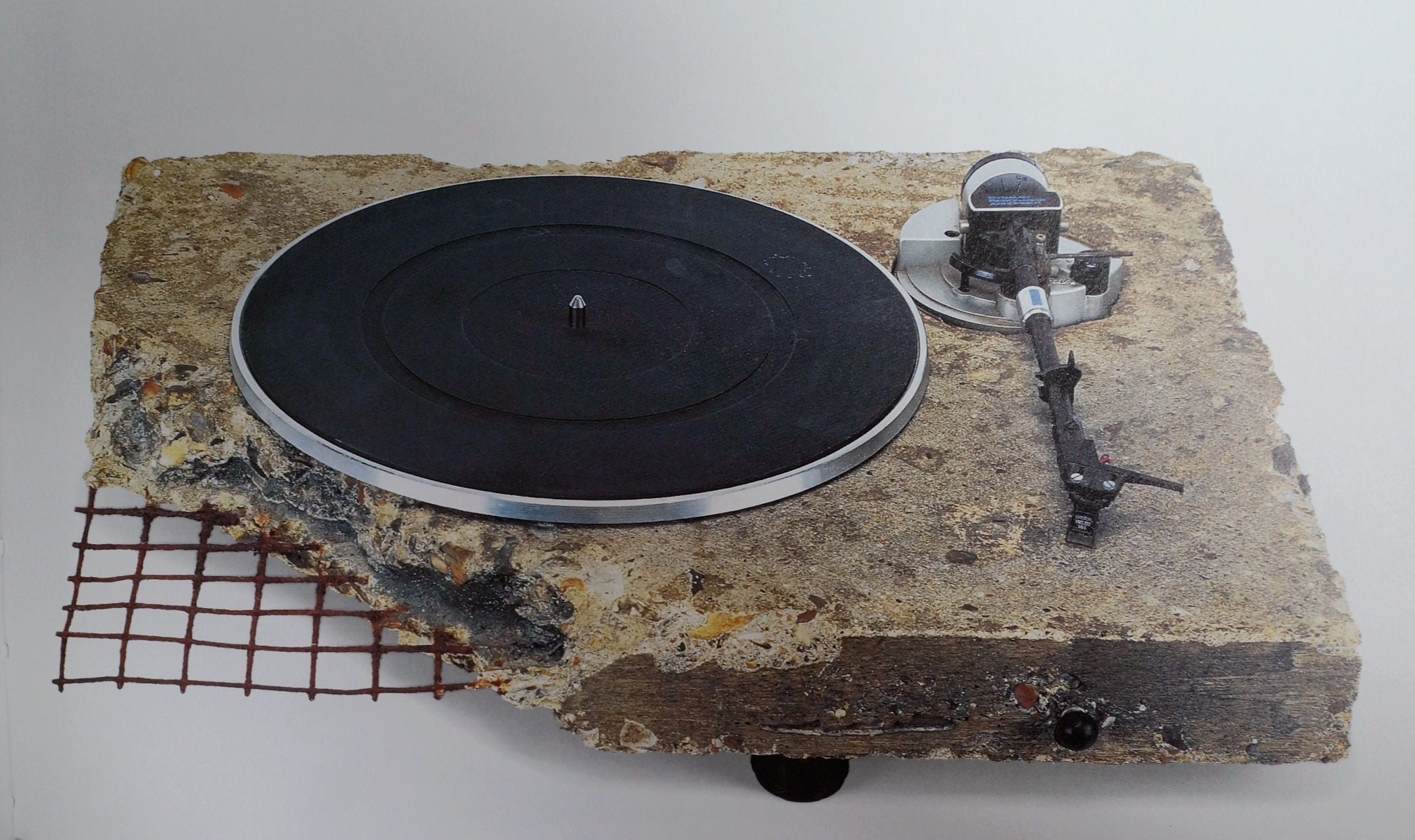 Ron Arad Concrete Stereo