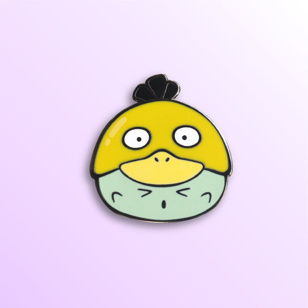 Ghim Psyduck của Mochimon Cosplay Club, một con Pokemon siêu dễ thương, có khả năng khiến bạn đắm đuối với vẻ ngoài đáng yêu của mình. Họa tiết chi tiết và màu sắc tuyệt với của ghim Psyduck này đơn giản là kết hợp hài hòa giữa sự ngộ nghĩnh và nét đẹp hoàn hảo!