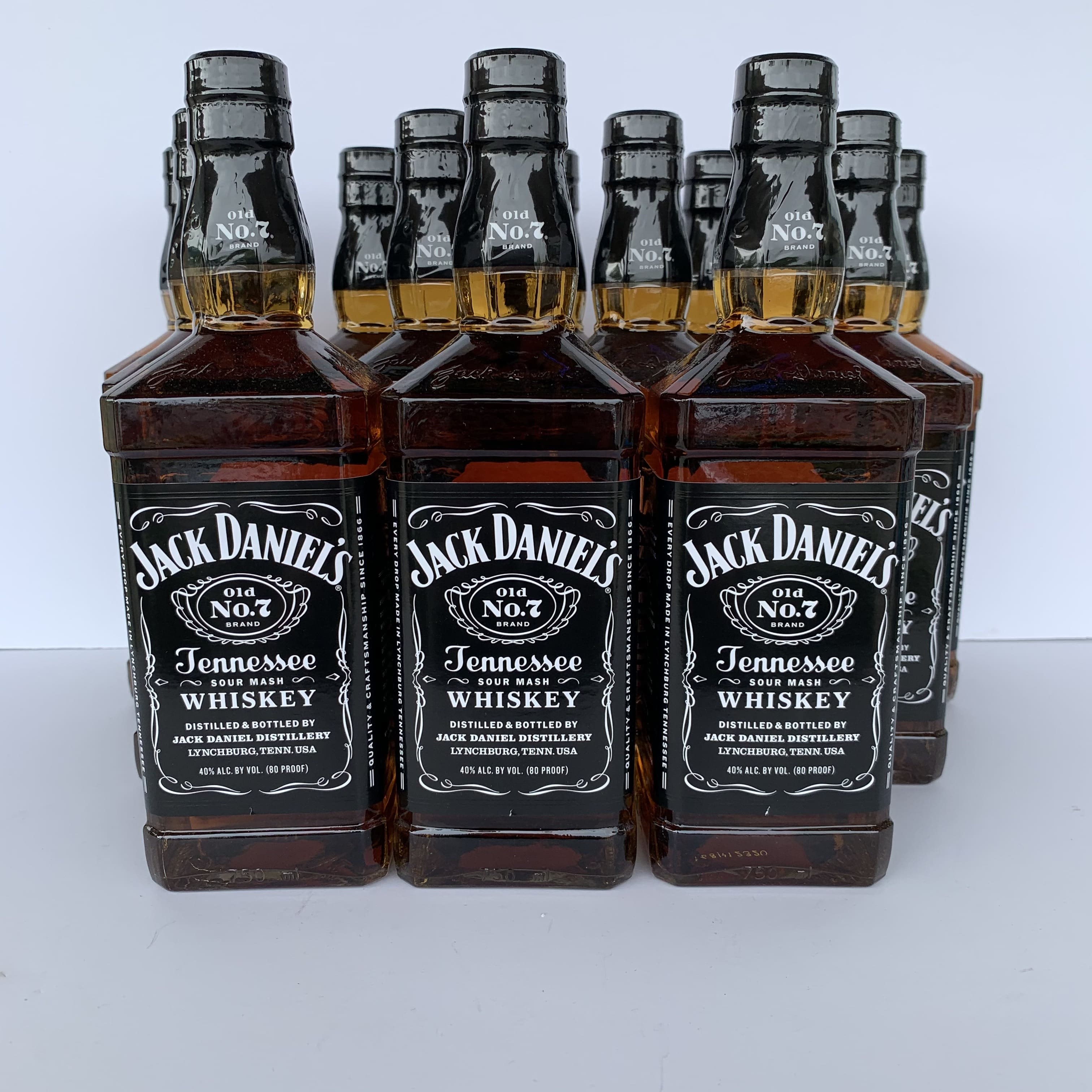 olvidar Torpe Asesinar Jack Daniels Black Tennessee Whiskey - 12 Bottle Case Deal – Bob's Discount  Liquor