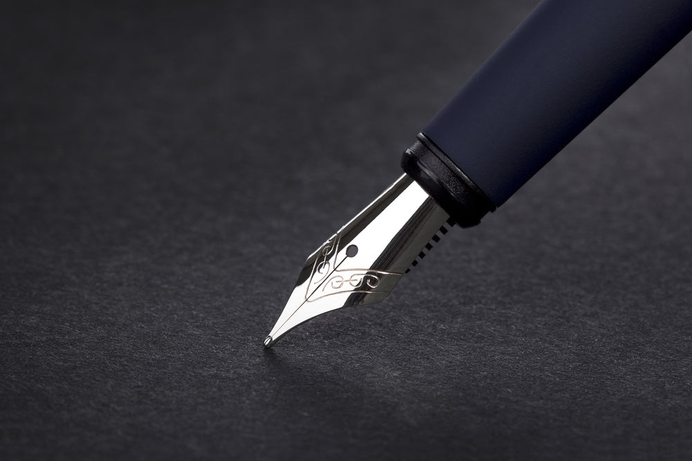 Fountain pen with clipping path