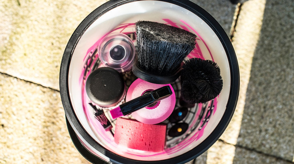 Muc-Off-Dirt-Bucket-with-Filth-Filter-Kit-3