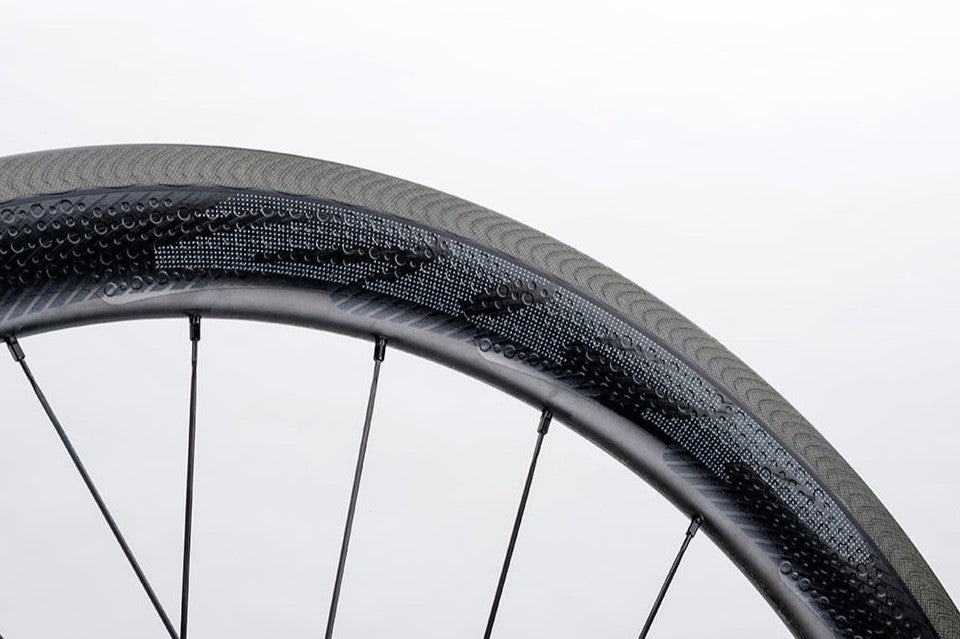 ZIPP-Wheels-454-NSW-Carbon-Clincher-Rim-Brake-Tech-2