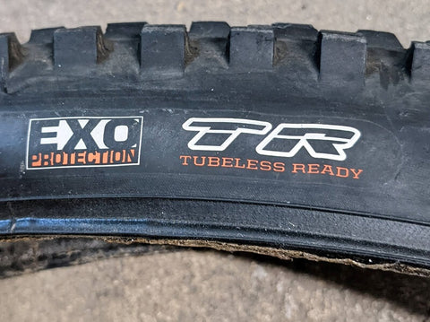 Bike tire with Tubeless Ready TR symbol