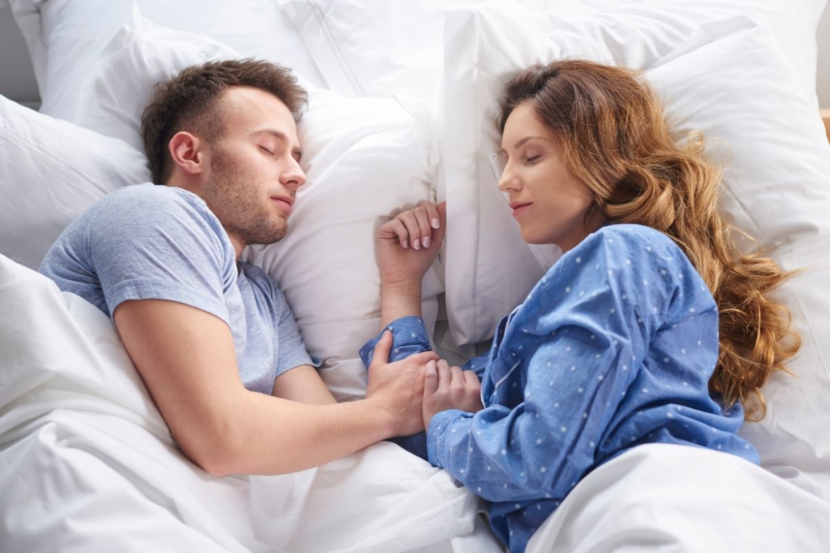 https://cdn.shopify.com/s/files/1/0304/4353/files/Helps_Reduce_Snoring.jpg?v=1653567233