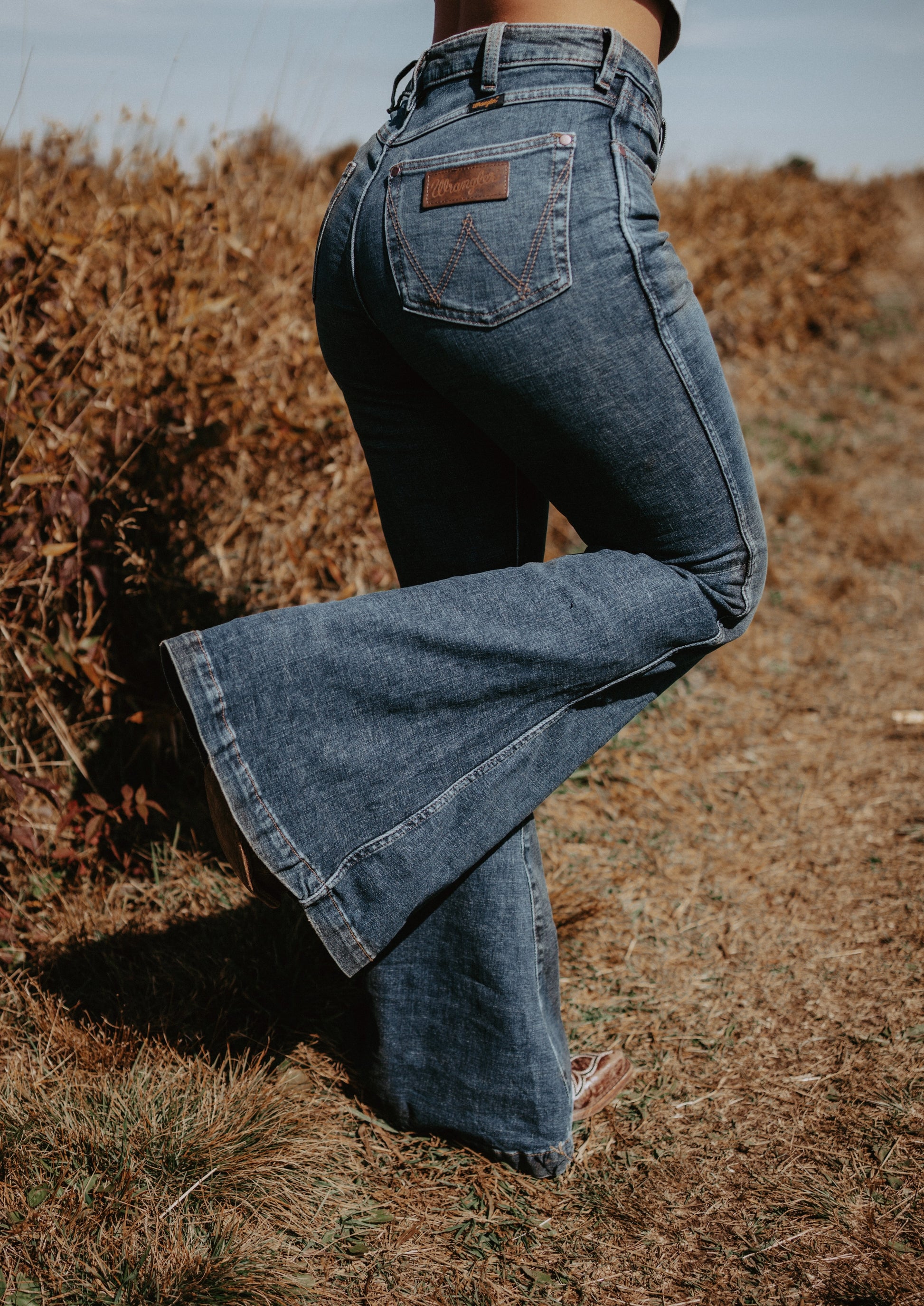 Top 50+ imagen wrangler bell bottoms