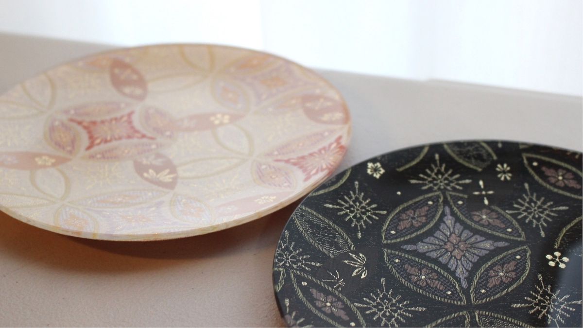 Elegant plate with Nishijin brocade