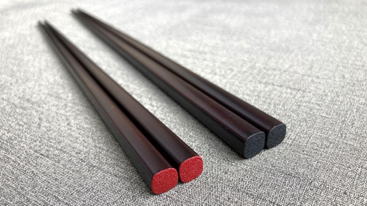 The matte gloss is elegant! Red and black colors add a touch of color.