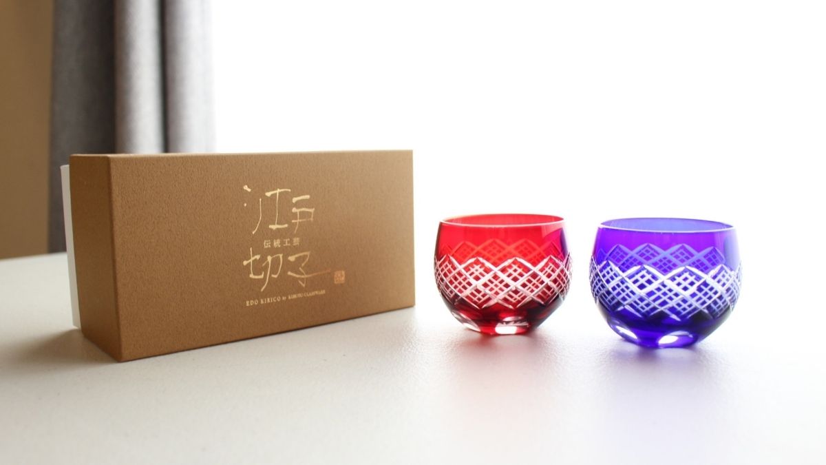 Gustatory cups born from the Edo faceting technique