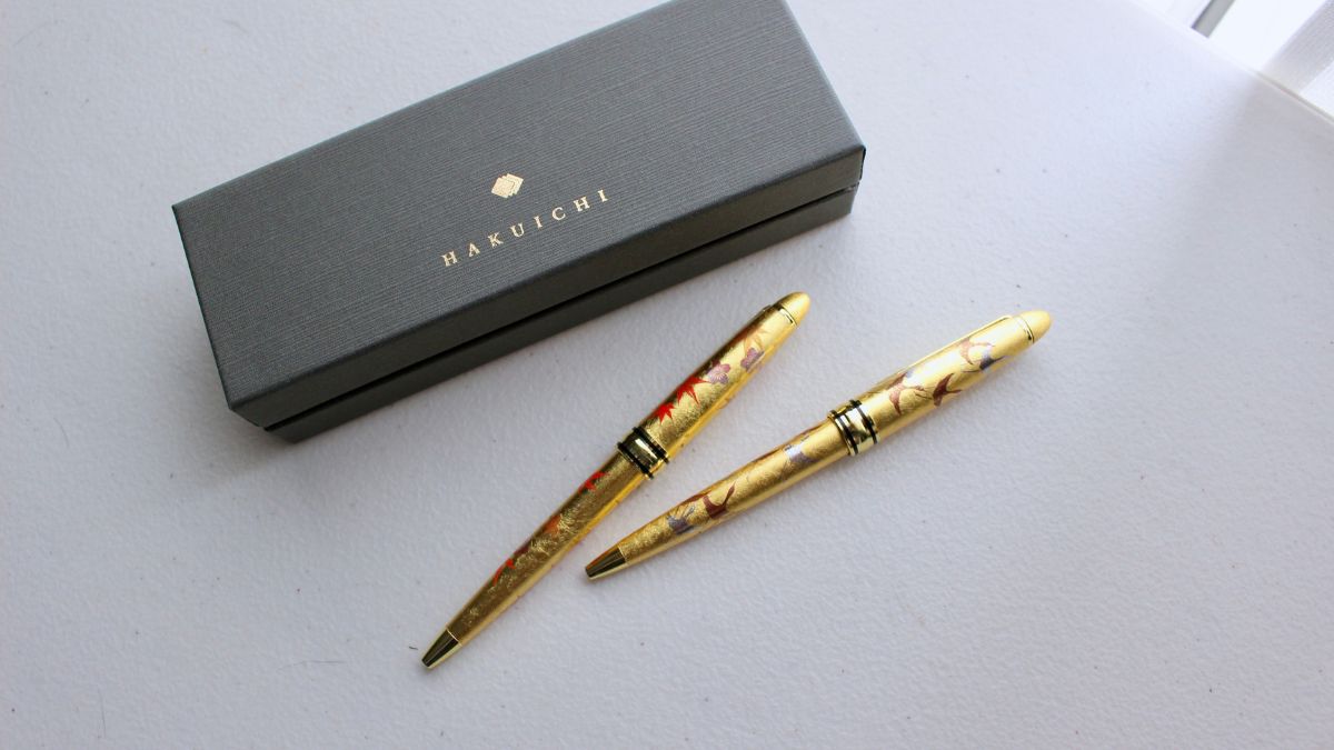 Gorgeous ballpoint pen with the elegant shine of genuine gold leaf