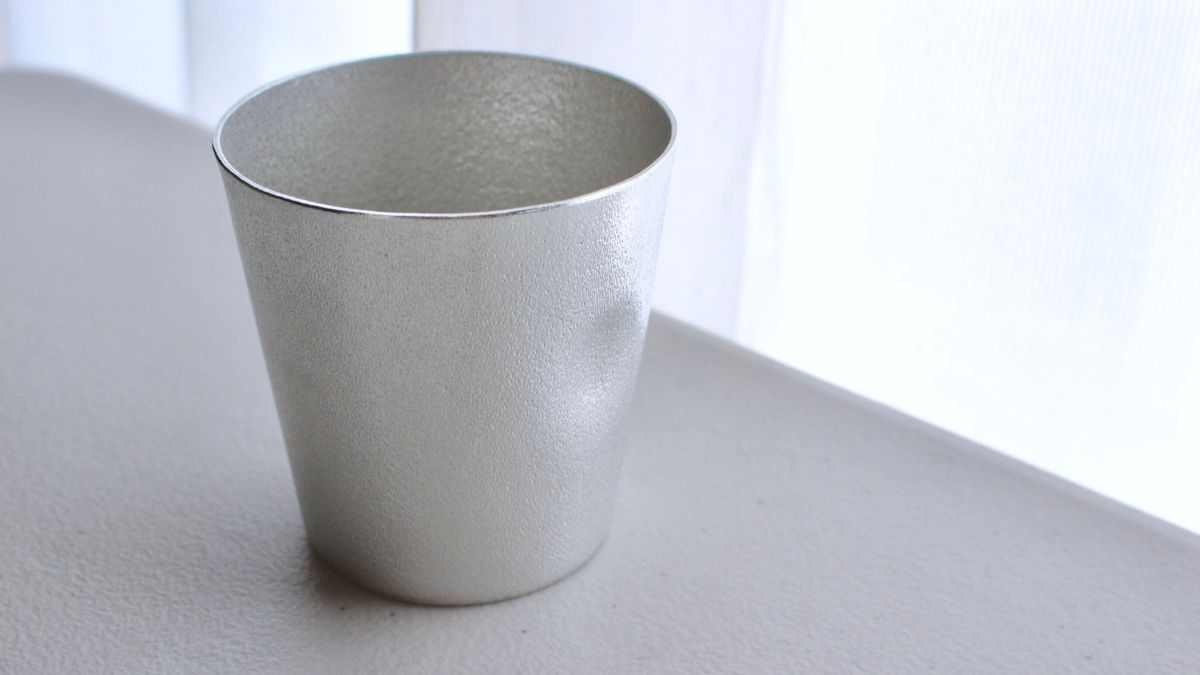 Tin tumbler, a suitable material for tableware