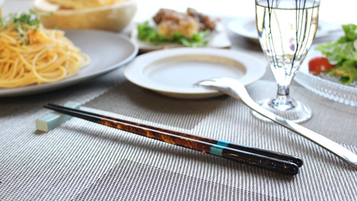 Gorgeous Wakasa lacquered chopsticks made by hand.