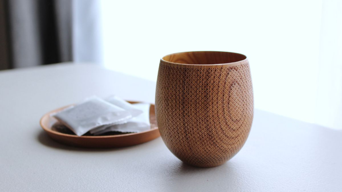 Painstakingly crafted cups with Kyoto shibori patterns