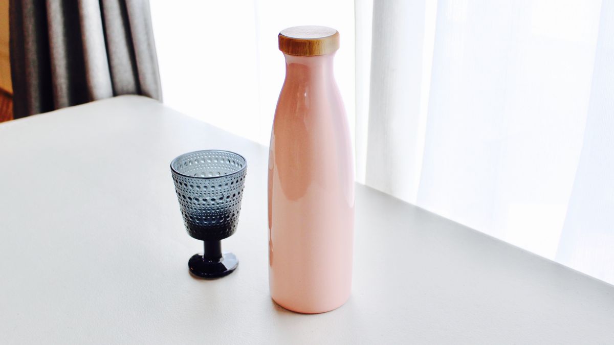 Ion bottle of Shigaraki ware, one of the six oldest kilns in Japan