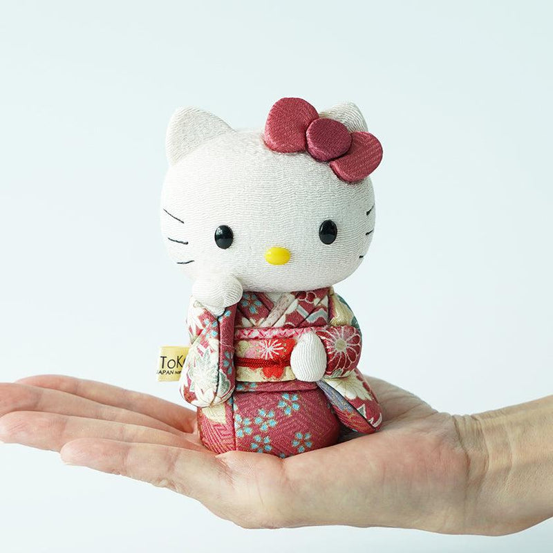 週末限定直輸入♪ 【美品】人形 ハローキティ Hello Kitty 着物 日本