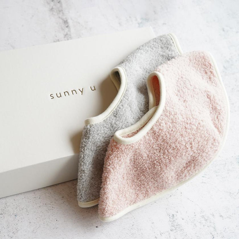 SUNNY U（サニーユー）  出産祝いギフトBOXセット（スタイ2枚）ピンク＆グレー
