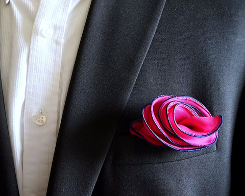 magenta pocket round resembling a flower