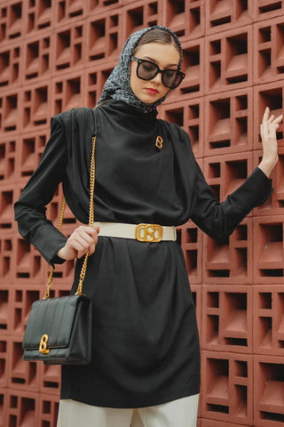 Style Tunik Hijab Kekinian dengan tunik monokrom