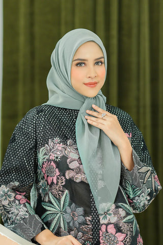 baju hitam cocok dengan jilbab abu