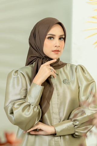 Jilbab warna netral Cokelat Tua Today’s Scarf Wood Buttonscarves