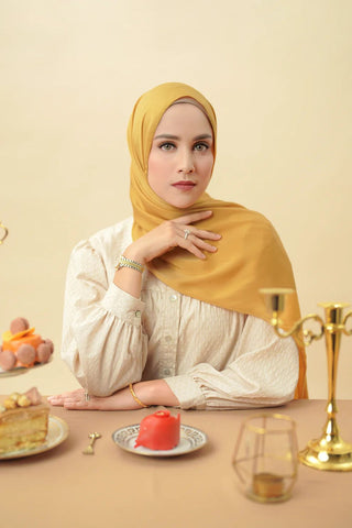 Jilbab kuning cocok untuk baju earth tone