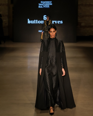 Koleksi Buttonscarves di Runway Istanbul Modest Fashion Week