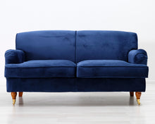Load image into Gallery viewer, 2-istuttava Howard-tyylinen samettisohva sininen
