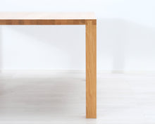 Load image into Gallery viewer, Solid Furniture ruokapöytä
