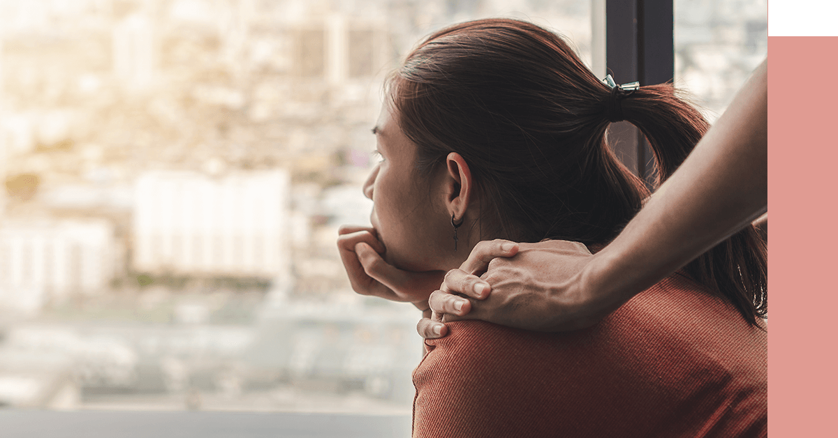 Therapist sitting with a female patient.