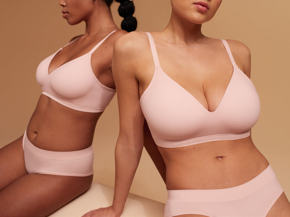 What is the Difference Between a Wired & Non-Wired Bra?