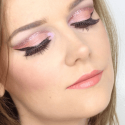 Christmas eye look recommended by DOL