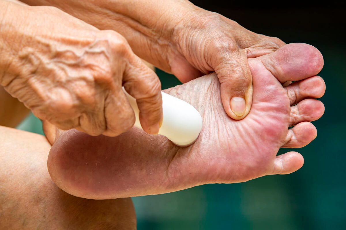 massaging foot with diabetes