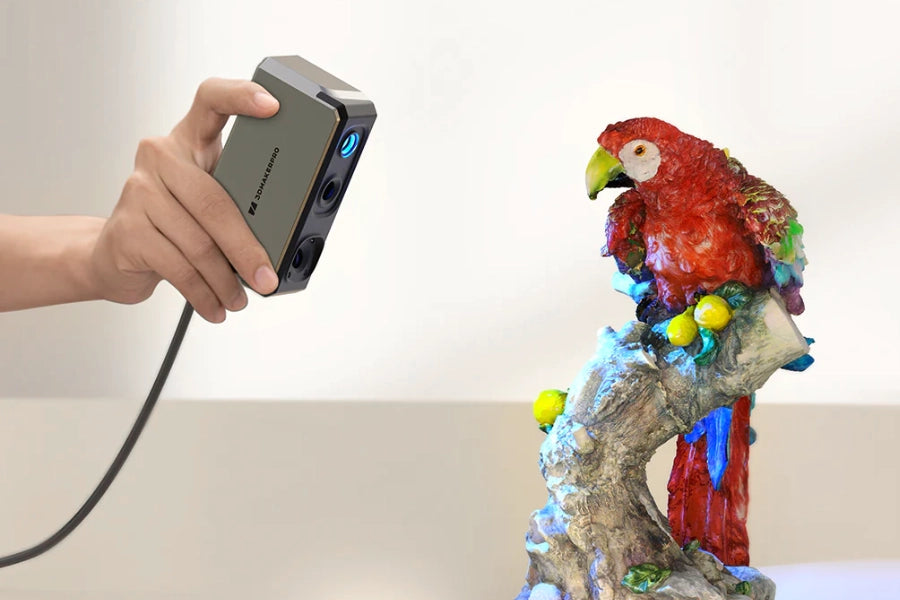 Scanning parrot figurine with Seal 3d scanner