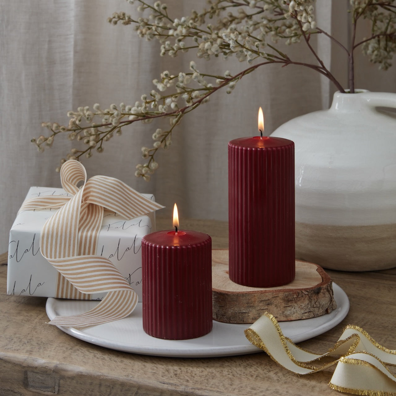 Set of 2 Burgundy Ribbed Pillar Candles