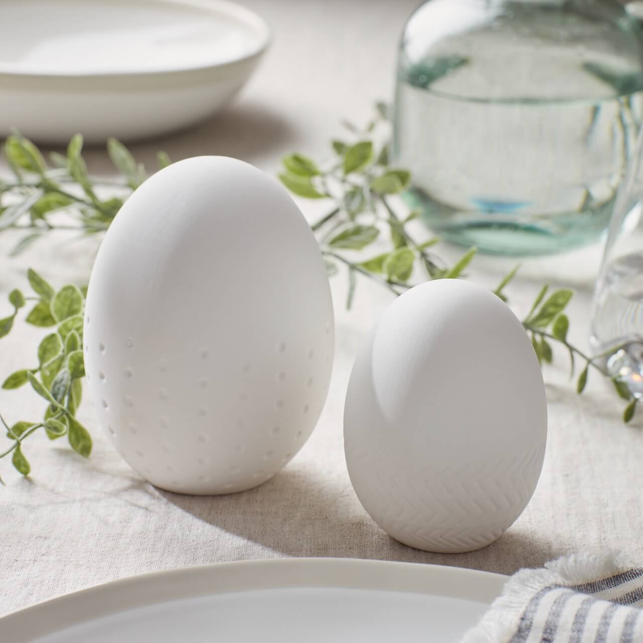 Set of 2 White Ceramic Egg Decorations