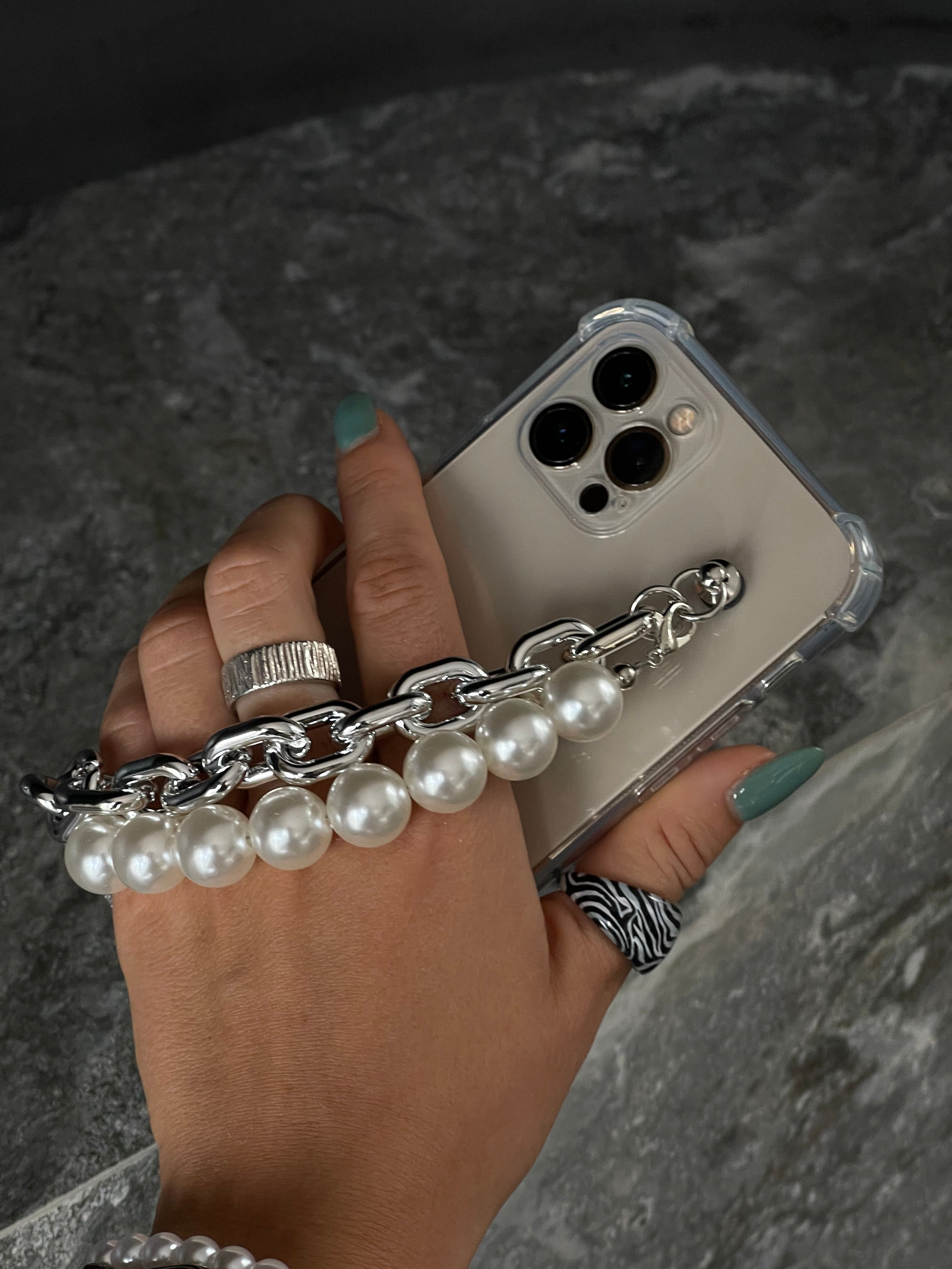 Aesthetic iPhone Cases to Match Your Personal Style