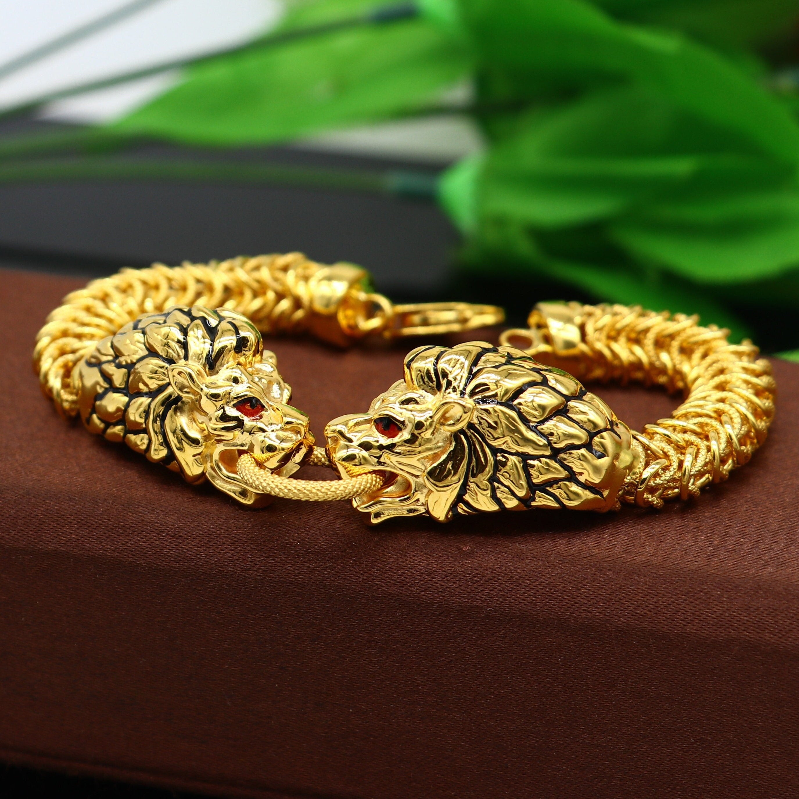 Official | David Webb New York | Lion Bracelet