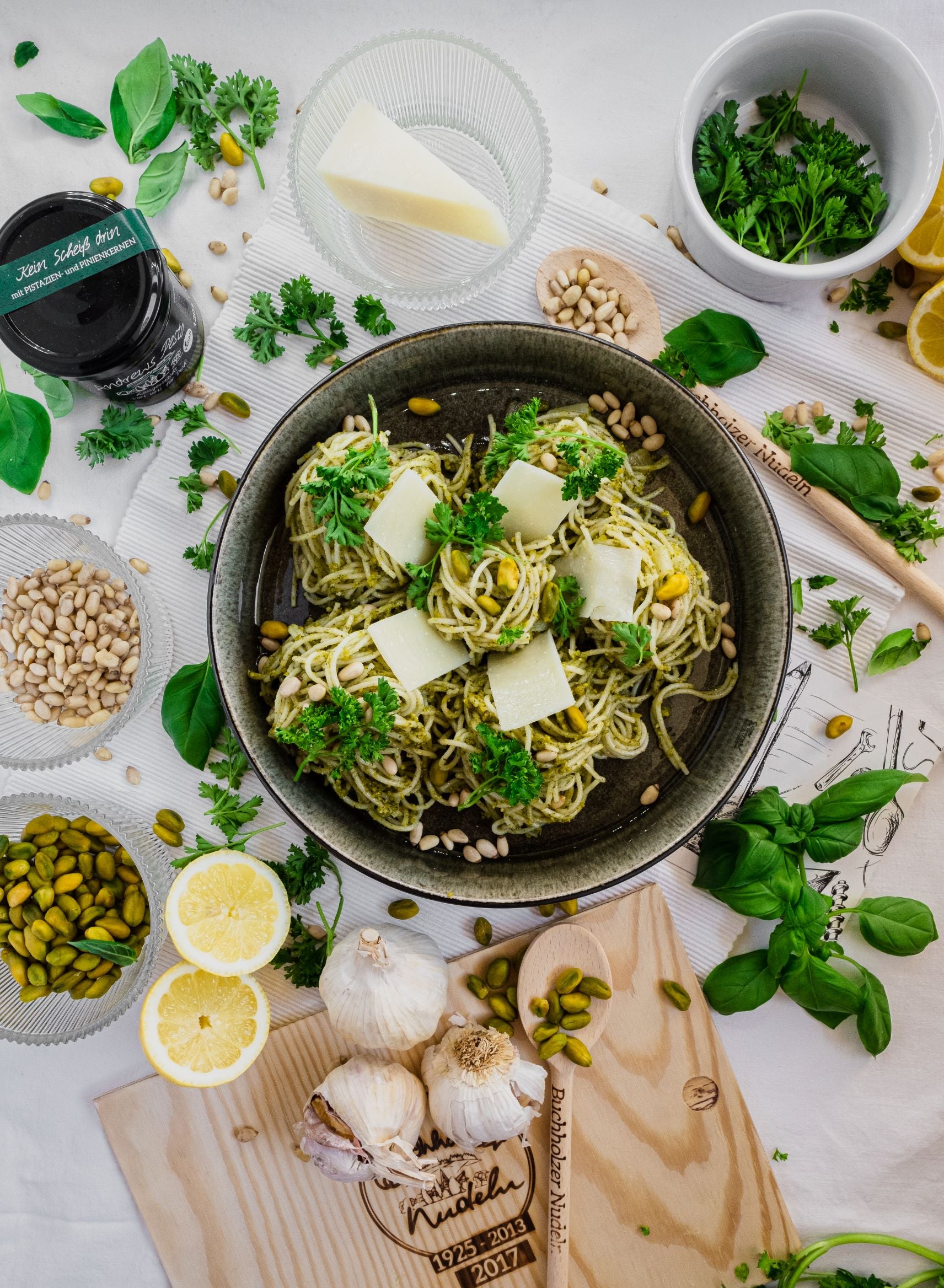 Dinkel Spaghetti, Zitronen, Kräuter, Pinienkerne