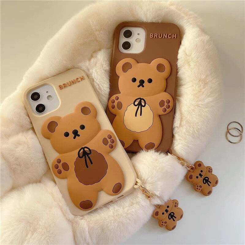 Vỏ case iPhone sẽ giúp bảo vệ điện thoại của bạn khỏi nhiều tác động bên ngoài. Không chỉ vậy, những mẫu vỏ case iPhone đẹp còn giúp thêm phần sang trọng cho chiếc điện thoại thân yêu của bạn. Hãy cùng khám phá ngay!