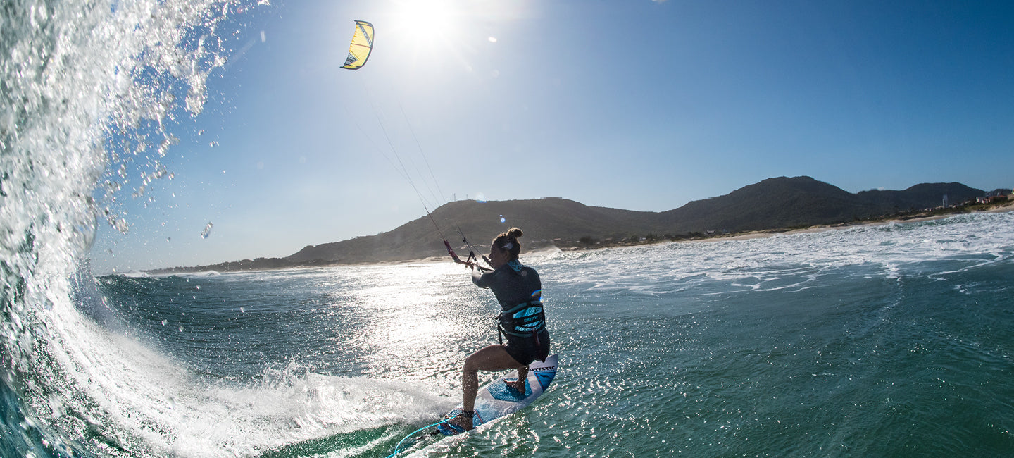 KITESURFING ON DIRECTIONAL BOARD- TIME TO GO STRAPLESS! ? – BIG BLUE Boards