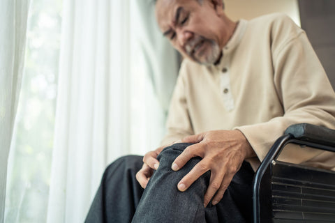Elderly man with arthritic knee pain