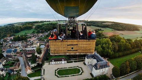 Slow tourisme en montgolfière au dessus du château de Boury-en-Vexin