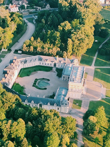 Vol en montgolfière au dessus du château de Bizy