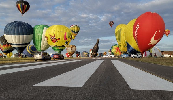 Décollage de montgolfières en ligne à Chambley