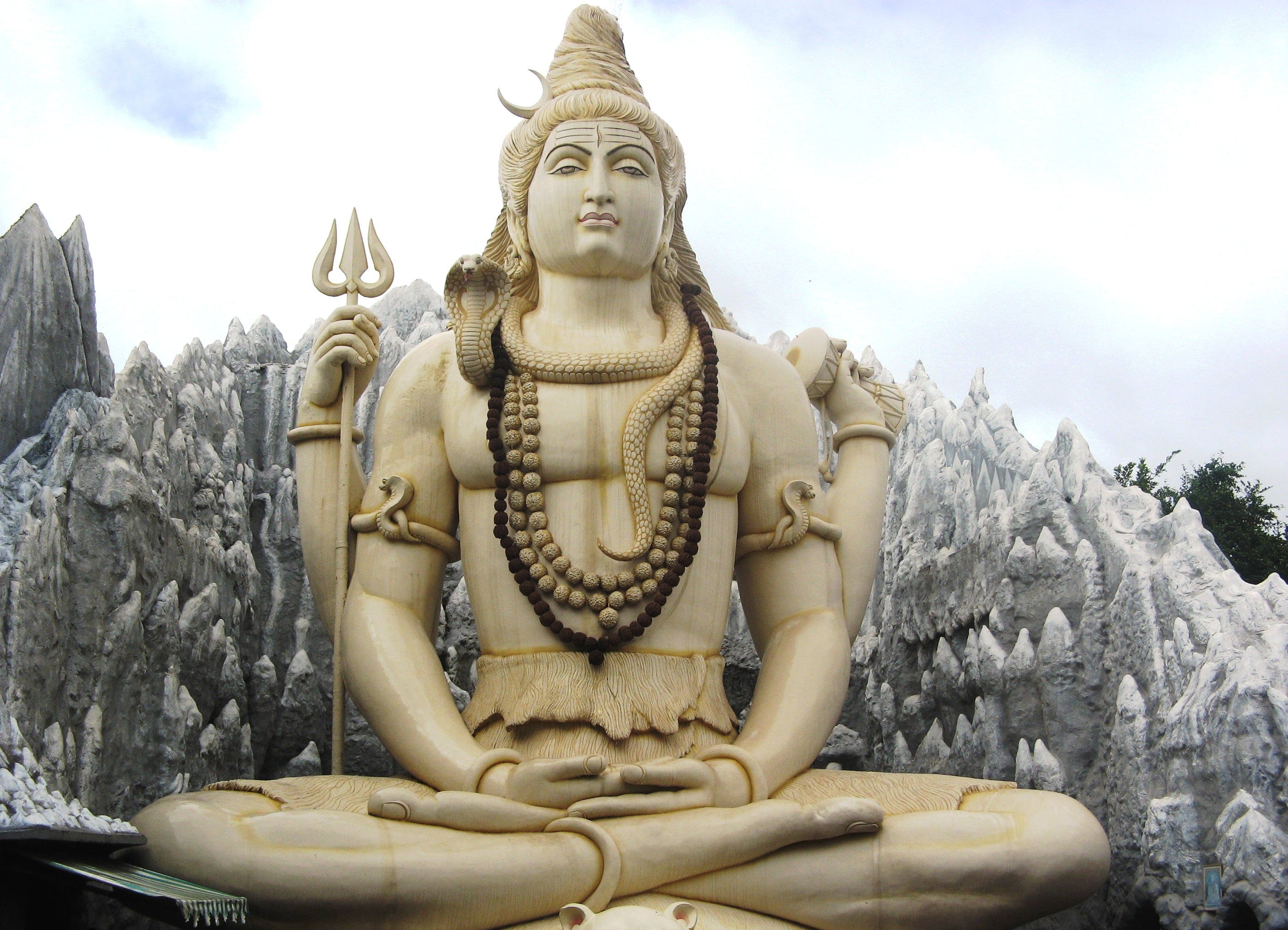 Shiva wearing rudraksha 