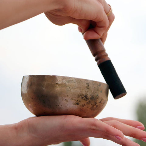 how to play singing bowl