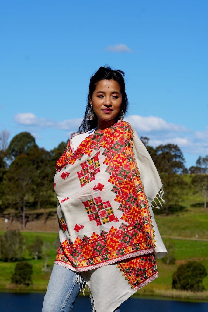 Stylish ways to wear pashmina shawl