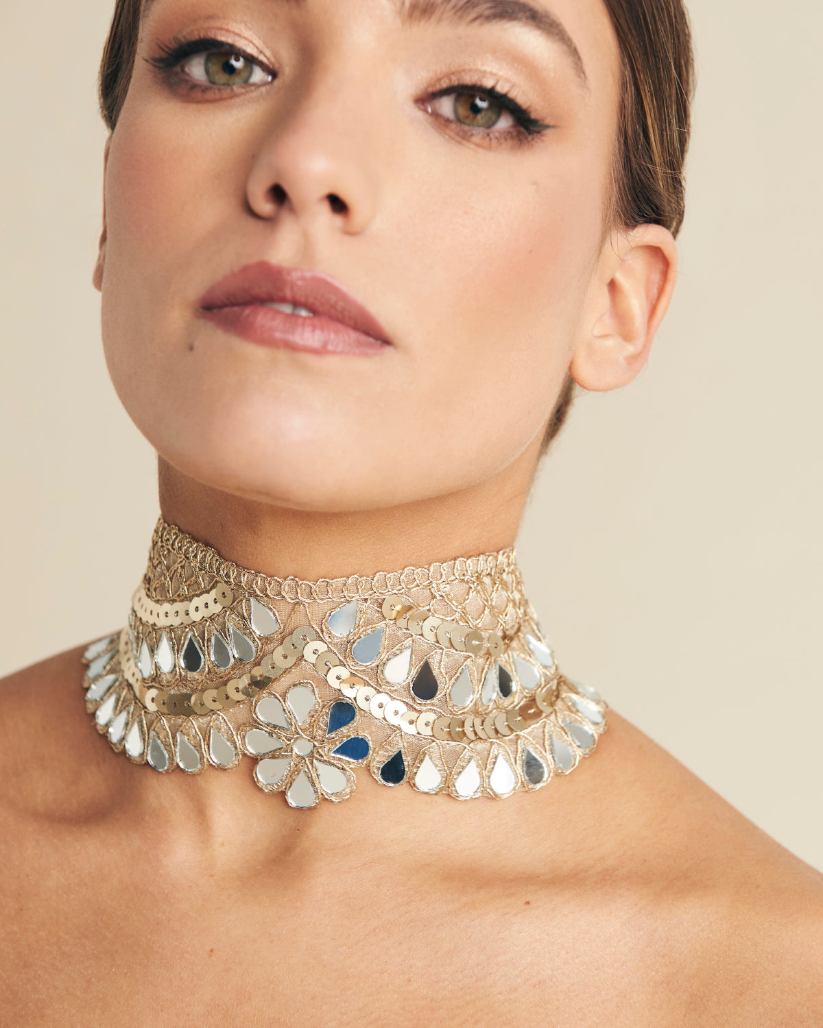 Choker Tormenta Dorado de Sach Atelier