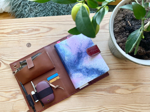 The office supplies that I want to carry with me in my bag - O'Keeffe organizer for notebook or iPad