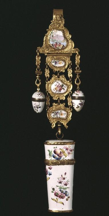 Chatelaine - V et un accessoire Regency