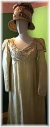 Jenny Beavan's jurk, ontworpen voor Lucy Robinson, gebruikt door toestemming van William Kemp